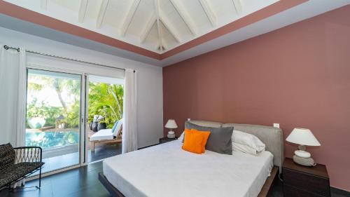 Ένα ή περισσότερα κρεβάτια σε δωμάτιο στο Unforgettable Villa in the Heart of the Island