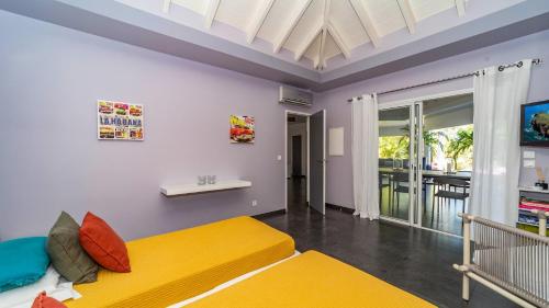 Μια τηλεόραση ή/και κέντρο ψυχαγωγίας στο Unforgettable Villa in the Heart of the Island