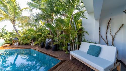 Πισίνα στο ή κοντά στο Unforgettable Villa in the Heart of the Island