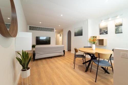 Luminoso piso con terraza en Sants