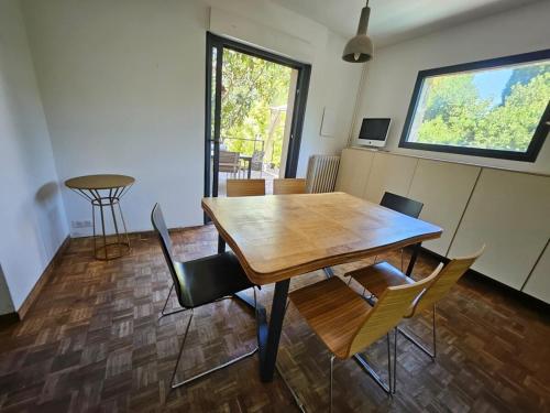 a dining room with a wooden table and chairs at Belle villa avec piscine à Montpellier in Montpellier