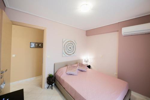 Giường trong phòng chung tại Sparta View Apartments Anthemis Boutique B1