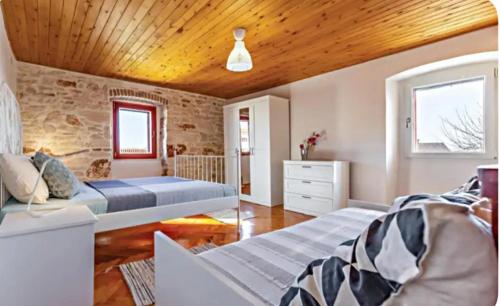 Istrian stone house with heated pool