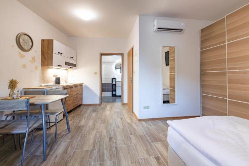 Ένα ή περισσότερα κρεβάτια σε δωμάτιο στο Country Saloon
