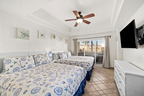 a bedroom with two beds and a ceiling fan at Las Palmas 2BD 2BA Suite Ground Floor- B101 in Campo del Medio