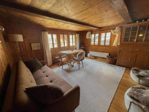 Gallery image of Cozy chalet apartment in traditional Walser house in Stalden