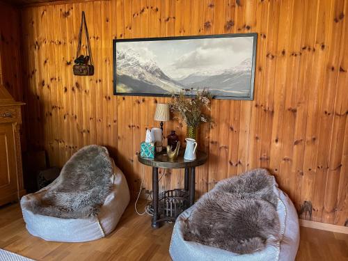 Gallery image of Cozy chalet apartment in traditional Walser house in Stalden