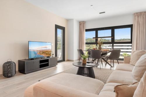 Solarium Penthouse Walk to Beach & Old Town