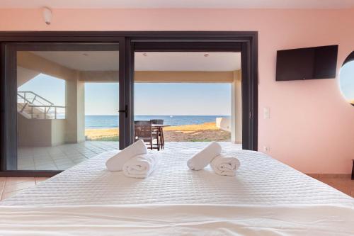 Katil atau katil-katil dalam bilik di Ground Floor Studio by the sea