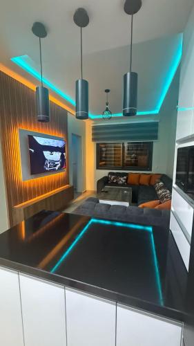 a living room with a couch and a tv at Jami Appartemet in Aourir