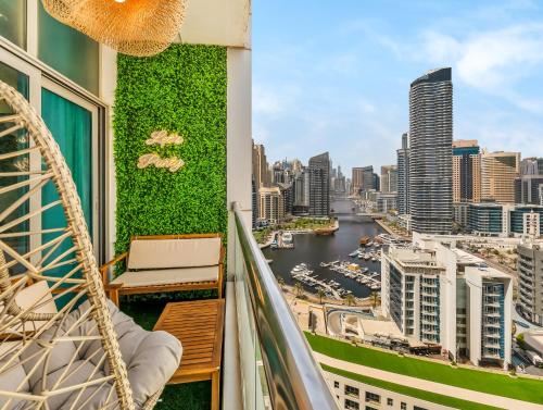 Luxury 2BR Apartment in Dubai Marina with Full Marina View