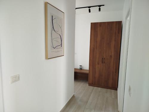 a hallway with a door and a picture on the wall at U laguny 404 in Shëngjin