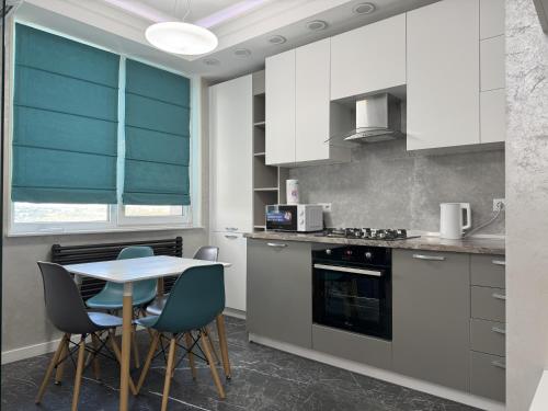 SkyHouse Premium Loft tesisinde mutfak veya mini mutfak