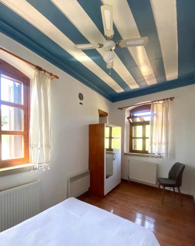 Postel nebo postele na pokoji v ubytování Keva Adatepe Doğal Tarihi Taş Evler