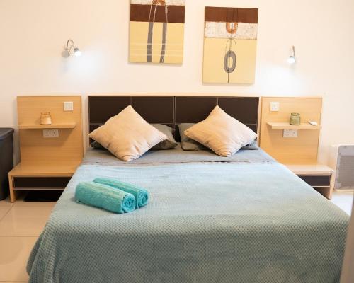 Ένα ή περισσότερα κρεβάτια σε δωμάτιο στο Sea Front 2 bedroom apartment