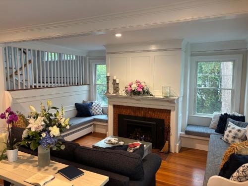 a living room with a fireplace and a couch at The Harbor Inn in Kennebunkport