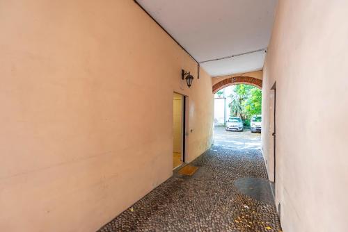 an empty hallway with an alley with cars parked at La rosa dei venti in Legnano