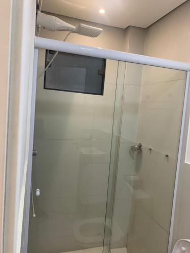 a shower with a glass door in a bathroom at Estúdios Conteiners de 02 a 04 hóspedes região lapa in Sao Paulo