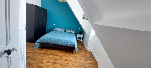 Ένα ή περισσότερα κρεβάτια σε δωμάτιο στο Maison conviviale à KERVIGNAC