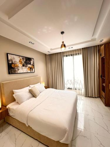 Ένα ή περισσότερα κρεβάτια σε δωμάτιο στο شقق واستديوهات SiS