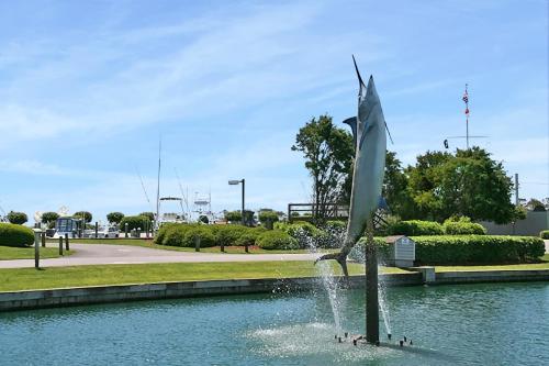 a fountain in the middle of a pool of water at Duck Crossing in Manteo
