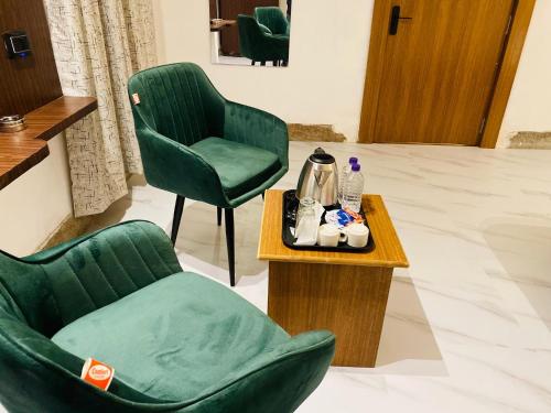 Ruang duduk di Hotel Luxury Inn