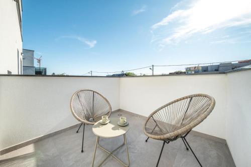 Zagreb 184 - 2 Bedrooms - Parking - Balcony - New - Apartment - Flexible Keybox Entry - Modern - Monthly Rent - WiFi