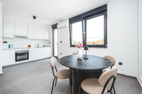 Zagreb 184 - 2 Bedrooms - Parking - Balcony - New - Apartment - Flexible Keybox Entry - Modern - Monthly Rent - WiFi