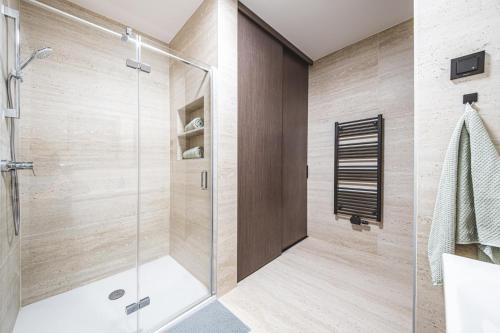 Zagreb 184 - 2 Bedrooms - Parking - Balcony - New - Apartment - Flexible Keybox Entry - Modern - Monthly Rent - WiFi