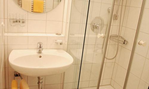 a bathroom with a sink and a shower at Sommerhof Rauber in Immenstaad am Bodensee