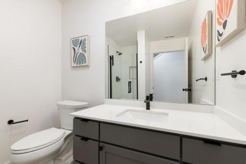 Ένα μπάνιο στο NEW Townhome-River Trail-Las Colonias-Dtown GJ! NO XTRA FEES!