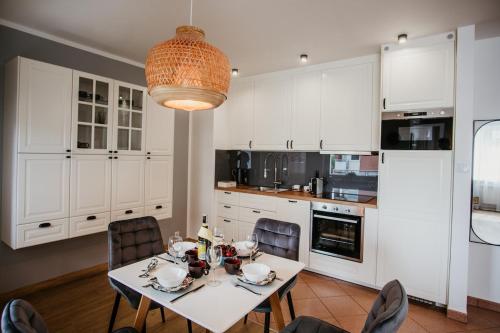 Η κουζίνα ή μικρή κουζίνα στο Polanka Apartament By IMPERO