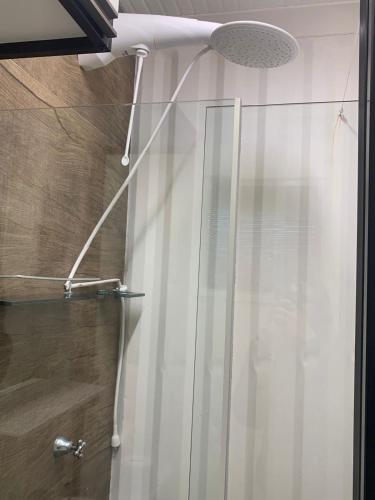 a shower with a glass door in a bathroom at Estúdios Conteiners de 02 a 04 hóspedes região lapa in Sao Paulo