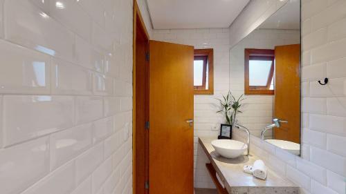 Ένα μπάνιο στο Apartamento 4 Pinheiros Incrível