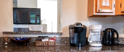 3 Beds, Kids Friendly Ranch,Jaccuzzi Tub,Walk to Food Lion,Restaurant, Keurig , sleep noise machine,,Crib,5Gにあるキッチンまたは簡易キッチン