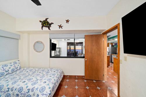 Katil atau katil-katil dalam bilik di Las Gaviotas 2BR 2BA Ocean View 1st FL- 413