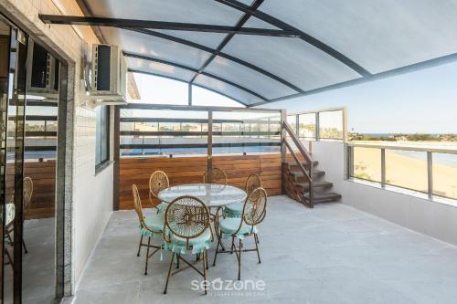 Μπαλκόνι ή βεράντα στο Cobertura com piscina e vista para o mar - VDI0401