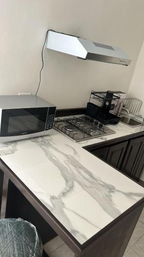 Η κουζίνα ή μικρή κουζίνα στο Victoria Deptos & Suites