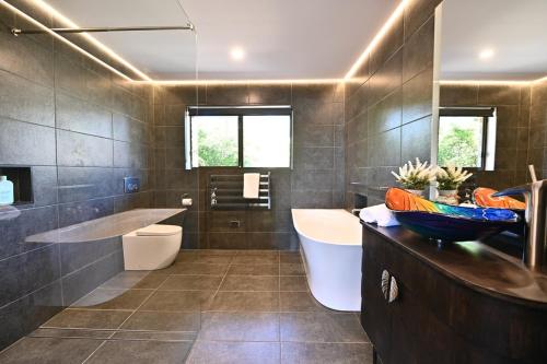 a bathroom with a tub and a toilet and a sink at Nyhavn in Sandford