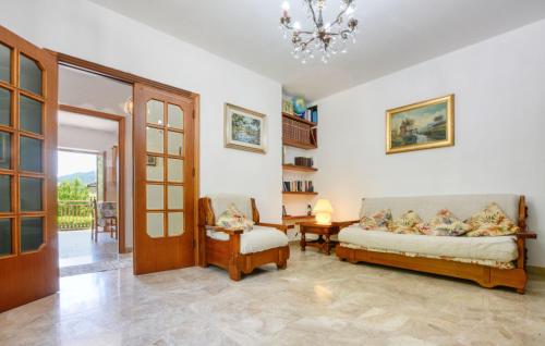Χώρος καθιστικού στο 3 Bedroom Amazing Home In Masso