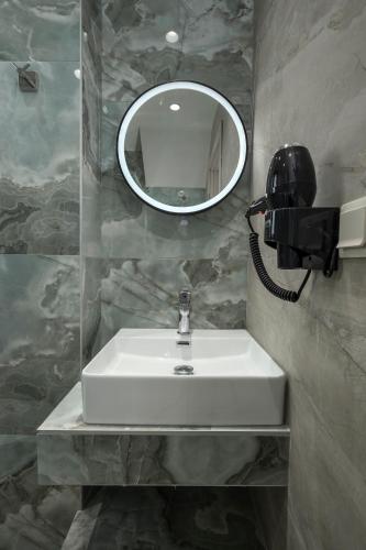 Bilik mandi di Vanesa Luxury Suites