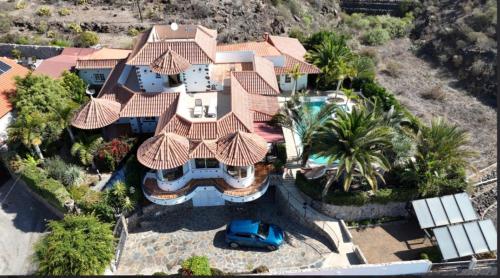 Bazén v ubytování Maravilla Villa with Sea Views nebo v jeho okolí