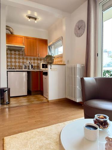 Stylish Studio w Balcony in 16th - Eiffel Tower