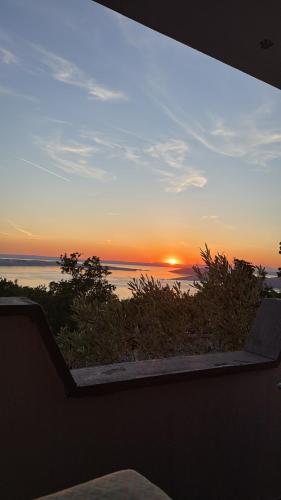 - Balcón con vistas a la puesta de sol en House Bralići, en Stari Grad