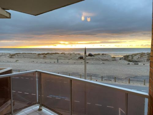 a view of the beach from the balcony of a house at Le Paradis Fort Mahon, vue mer, élégance et fraîchement rénové in Fort-Mahon-Plage