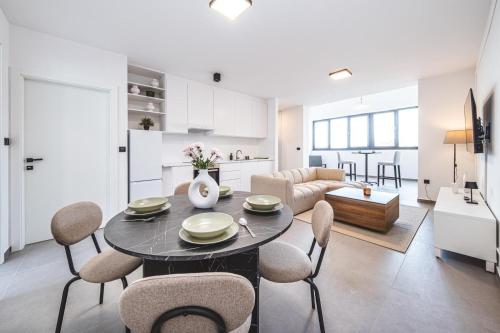 Zagreb 186 - 2 Bedrooms - Parking - New - Apartment - Flexible Keybox Entry - Modern - Monthly Rent - WiFi