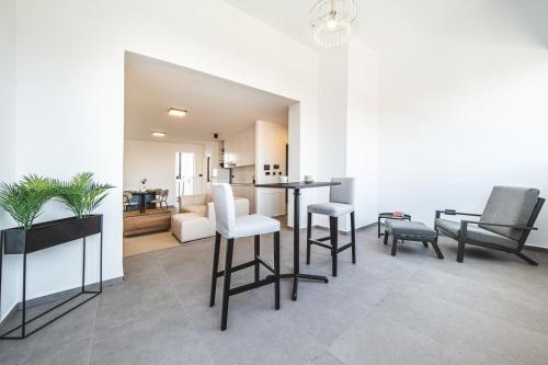Zagreb 186 - 2 Bedrooms - Parking - New - Apartment - Flexible Keybox Entry - Modern - Monthly Rent - WiFi