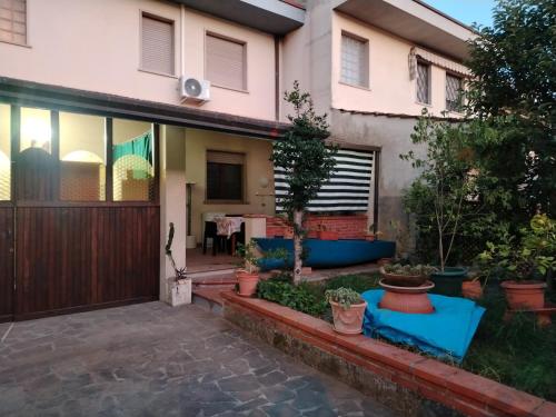 Κήπος έξω από το casa MaGa25