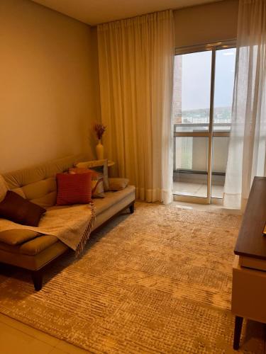 Posezení v ubytování Lindo Apartamento 2 dormitórios