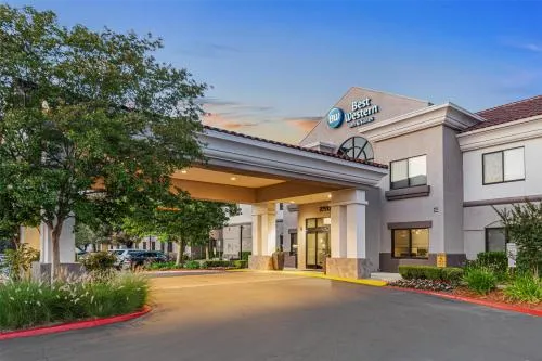 Best Western Valencia/Six Flags Inn & Suites in Valencia